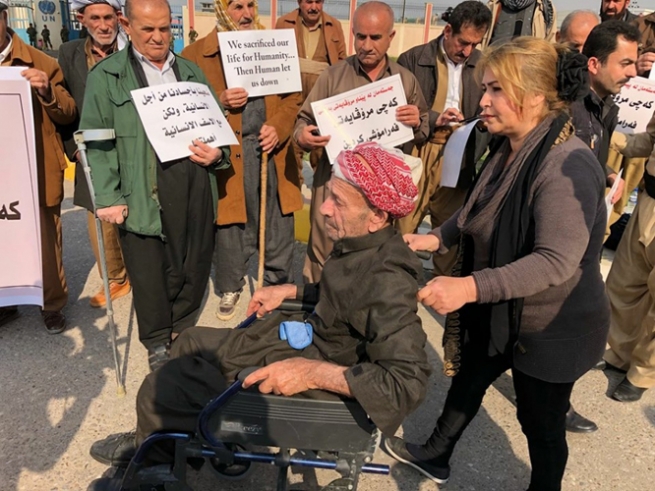  لە هەولێر پێشمەرگە بریندارەكان لە بەردەم بارەگای نەتەوە یەكگرتووەكان گرد بوونەوە 
